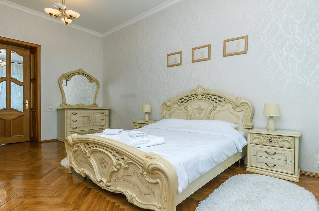 Apartment Arena City Kiev Buitenkant foto