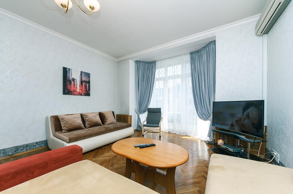 Apartment Arena City Kiev Buitenkant foto