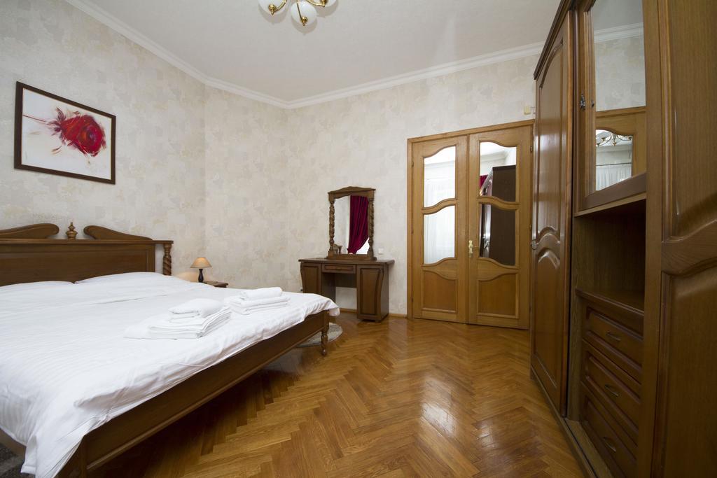 Apartment Arena City Kiev Buitenkant foto